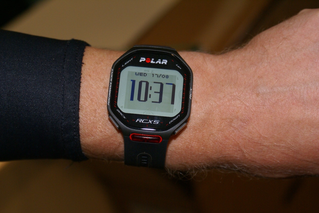 FLAT: Polar sine klokker har aldri vært spesielt store, men ingen blir lei seg om størrelsen blir enda mindre. RCX5 er av de tynnere klokkene vi har sett. FLAT: Polar sine klokker har aldri vært spesielt store, men ingen blir lei seg om størrelsen blir enda mindre. RCX5 er av de tynnere klokkene vi har sett.