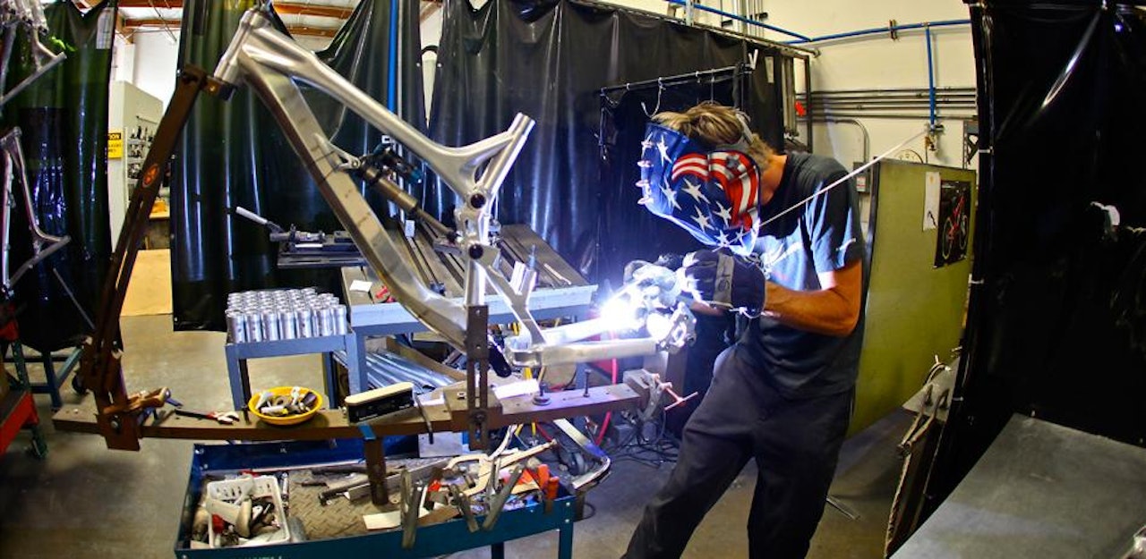 Intens: Mannen bak et av terrengsykkelsportens mest banebrytende merker beskriver seg selv som en hands-on-person. Alle foto: Intense Intens: Mannen bak et av terrengsykkelsportens mest banebrytende merker beskriver seg selv som en hands-on-person. Alle foto: Intense
