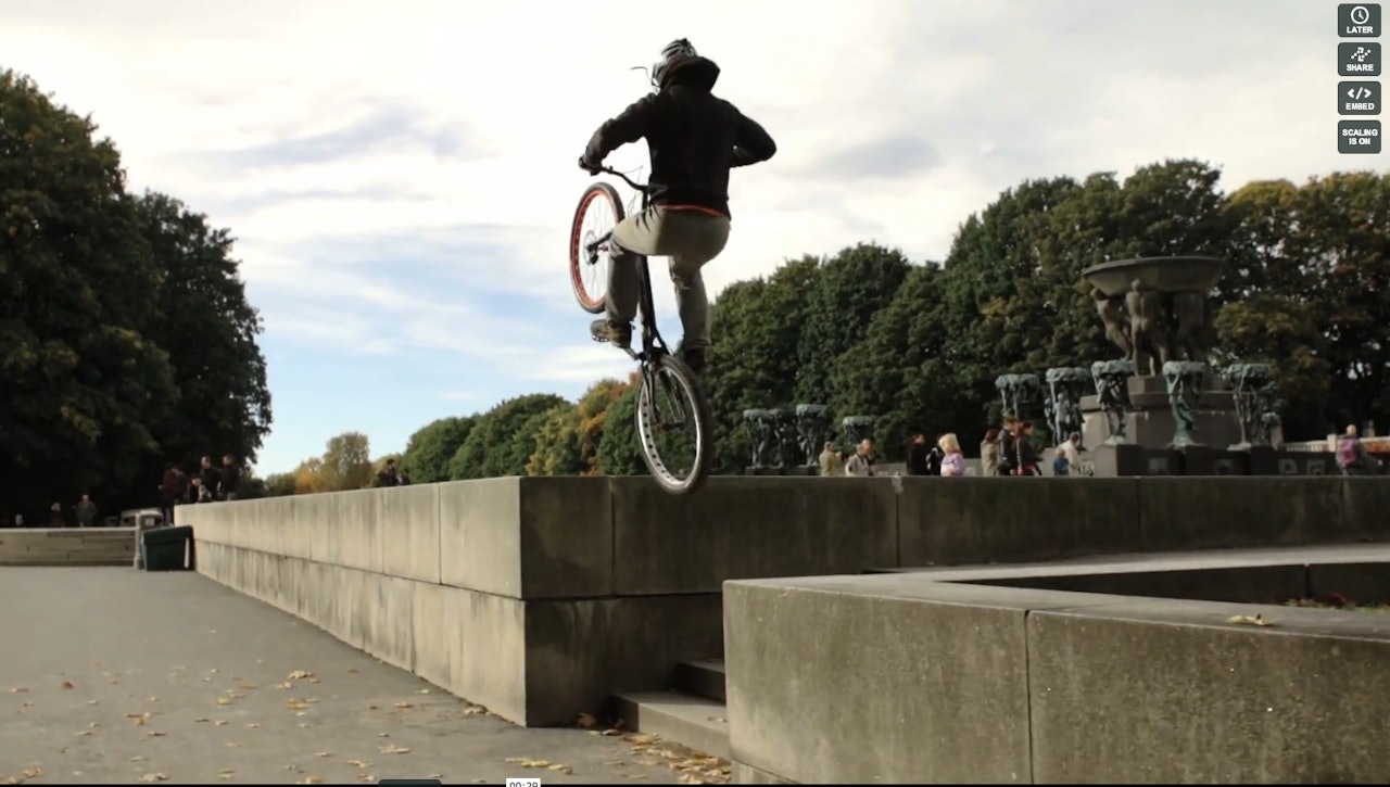 LETTBEINT: Eirik Ulltang forsyner seg av Oslos arkitektur på en litt annen måte enn de fleste. LETTBEINT: Eirik Ulltang forsyner seg av Oslos arkitektur på en litt annen måte enn de fleste.