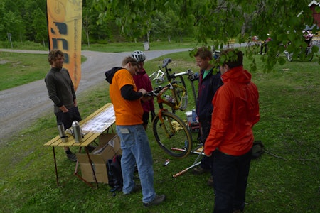 INFO-STAND: NOTS sprer det glade terrengsykkelbudskapt på Kikut 14. august. Foto: Harald Wisløff