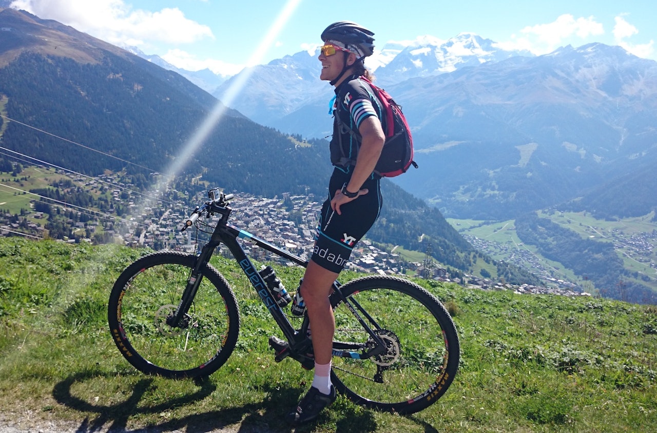 MEKTIG: Jo Nordskar tar inn alle inntrykkene i Swiss Epic etter siste av seks etapper sist helg. Foto: Fredrik Lingvall MEKTIG: Jo Nordskar tar inn alle inntrykkene i Swiss Epic etter siste av seks etapper sist helg. Foto: Fredrik Lingvall