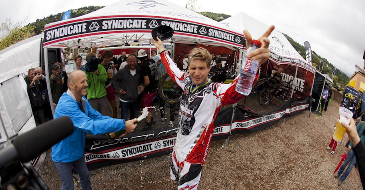 SEIERHERRE: Greg Minnaar tok sin andre seier for sesongen og er en av bare to syklister som har vunnet i utfor-verdenscupen i år. Aaron Gwin har vunnet fire ritt, Minnaar de to andre. Foto: Gary Perkin. SEIERHERRE: Greg Minnaar tok sin andre seier for sesongen og er en av bare to syklister som har vunnet i utfor-verdenscupen i år. Aaron Gwin har vunnet fire ritt, Minnaar de to andre. Foto: Gary Perkin.