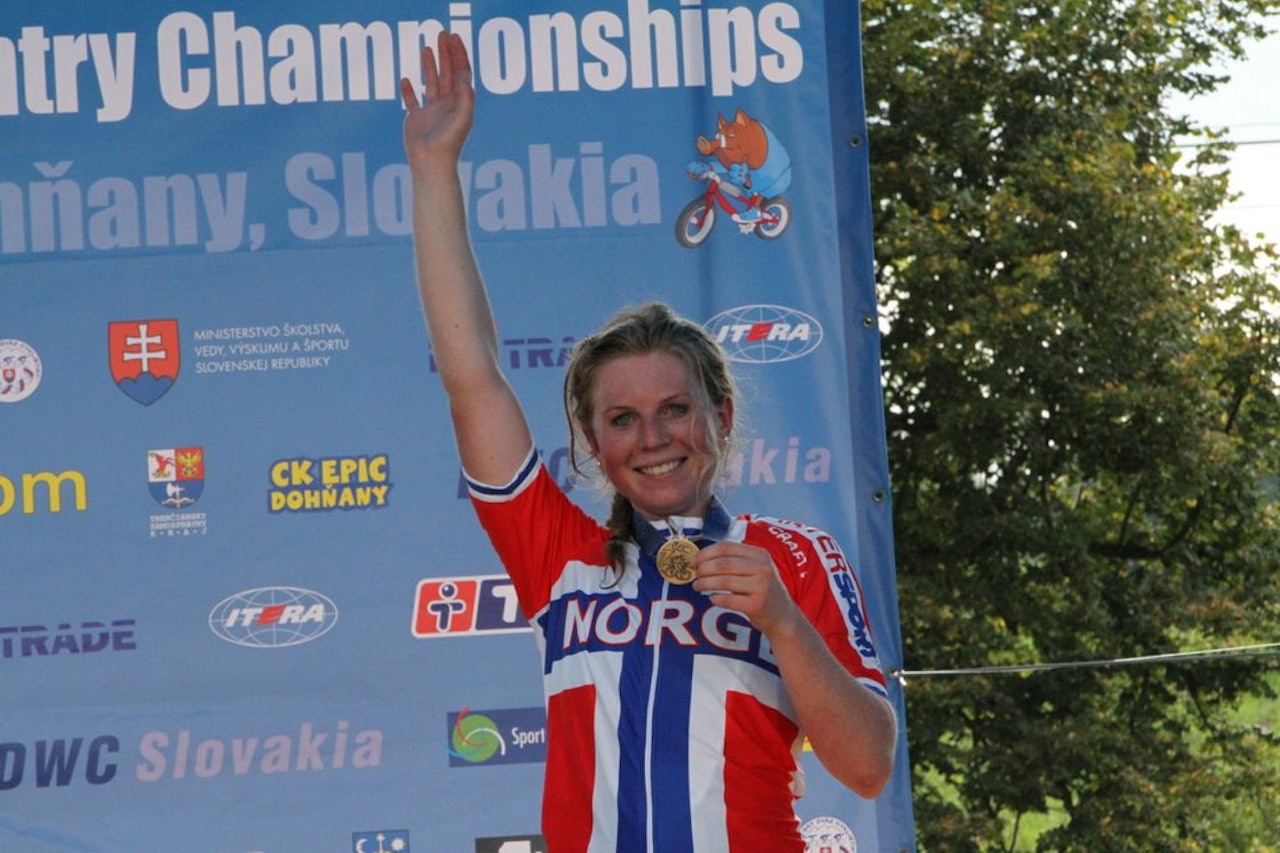 RØDT, HVITT OG BLÅTT: Elisabeth Sveum sikret helgens første pallplass for Norge.Foto: Elisabethsveum.no RØDT, HVITT OG BLÅTT: Elisabeth Sveum sikret helgens første pallplass for Norge.Foto: Elisabethsveum.no