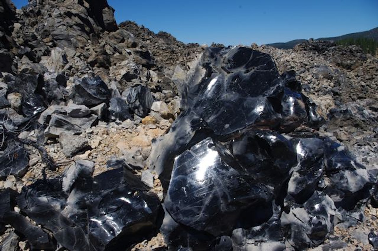 LAVA: Newberry Crater og Paulina Peak har svære felt av størknet lava og terreng som er helt unikt for Central Oregon. Ta turen og lek deg på helt nye underlag. Foto: Stu Garrett LAVA: Newberry Crater og Paulina Peak har svære felt av størknet lava og terreng som er helt unikt for Central Oregon. Ta turen og lek deg på helt nye underlag. Foto: Stu Garrett