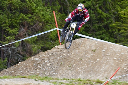 HYLLEST:  Verdenscupvinner Aaron Gwin hyller løypa i Hafjell.