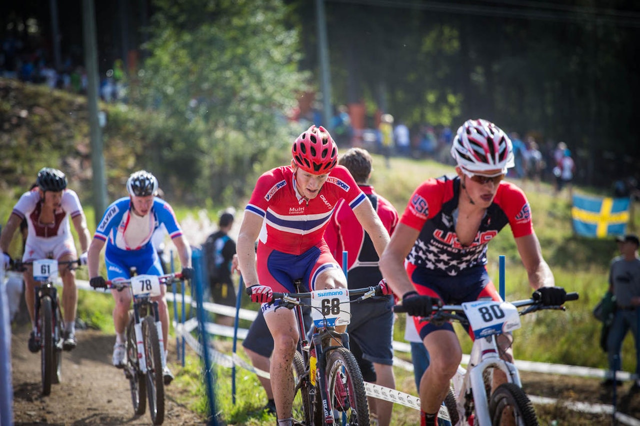 MÅ HA DAGEN: Ola Kjøren leder hårfint i menn senior, men må ha dagen for å ro i land sammenlagtseieren i NC rundbane. Foto: Snorre Veggan MÅ HA DAGEN: Ola Kjøren leder hårfint i menn senior, men må ha dagen for å ro i land sammenlagtseieren i NC rundbane. Foto: Snorre Veggan
