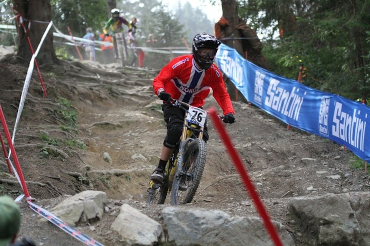 DEBUTANT: Joachim Finne Schjøtt deltar i sitt første store sykkelritt, og trives blant de beste. Foto: Bjørn Ballangrud DEBUTANT: Joachim Finne Schjøtt deltar i sitt første store sykkelritt, og trives blant de beste. Foto: Bjørn Ballangrud