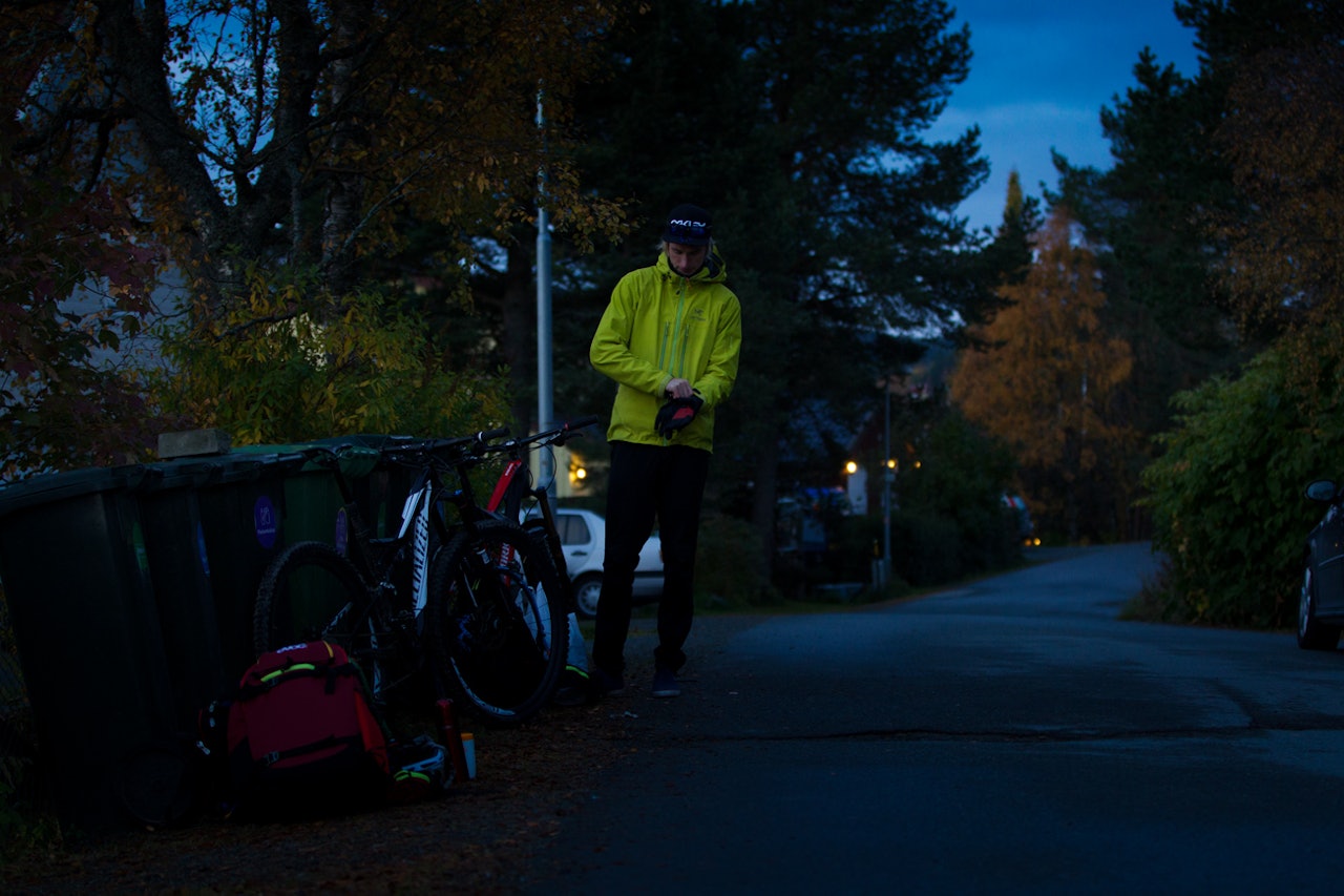 Dagens ungdom må prioritere knallhardt. Eller helst få med seg alt. Håvard hadde kommet hjem fra fest og sovet ca en halvtime før avreise litt før klokka 8. Dagens ungdom må prioritere knallhardt. Eller helst få med seg alt. Håvard hadde kommet hjem fra fest og sovet ca en halvtime før avreise litt før klokka 8.