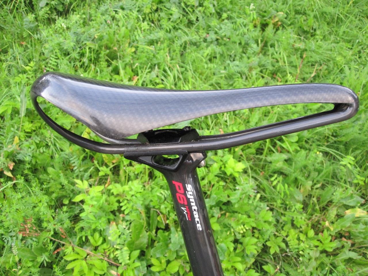 Jaeger-Liteseat og Syntace P6 HiFlex. Karbon. Komfort. Knallkombinasjon. Setet har vært i bruk gjennom hele sesongen, og testen blei avslutta med et visst ritt mellom Rena og Lillehammer. Jaeger-Liteseat og Syntace P6 HiFlex. Karbon. Komfort. Knallkombinasjon. Setet har vært i bruk gjennom hele sesongen, og testen blei avslutta med et visst ritt mellom Rena og Lillehammer.