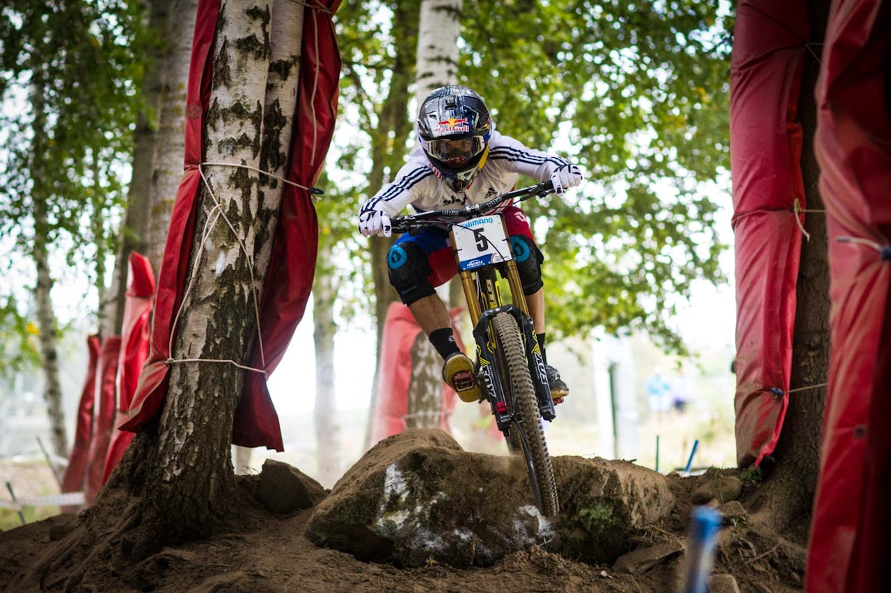 SOLID: Gee Atherton holdt seg på sykkelen, og ble kronet med gull. Foto: Snorre Veggan. SOLID: Gee Atherton holdt seg på sykkelen, og ble kronet med gull. Foto: Snorre Veggan.