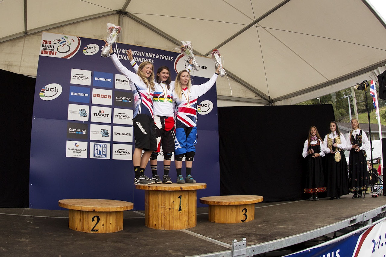 TAPETSERTE PALLEN: Rachel Atherton sølv, Manon Carpenter gull og Tahnee Seagrave bronse. TAPETSERTE PALLEN: Rachel Atherton sølv, Manon Carpenter gull og Tahnee Seagrave bronse.