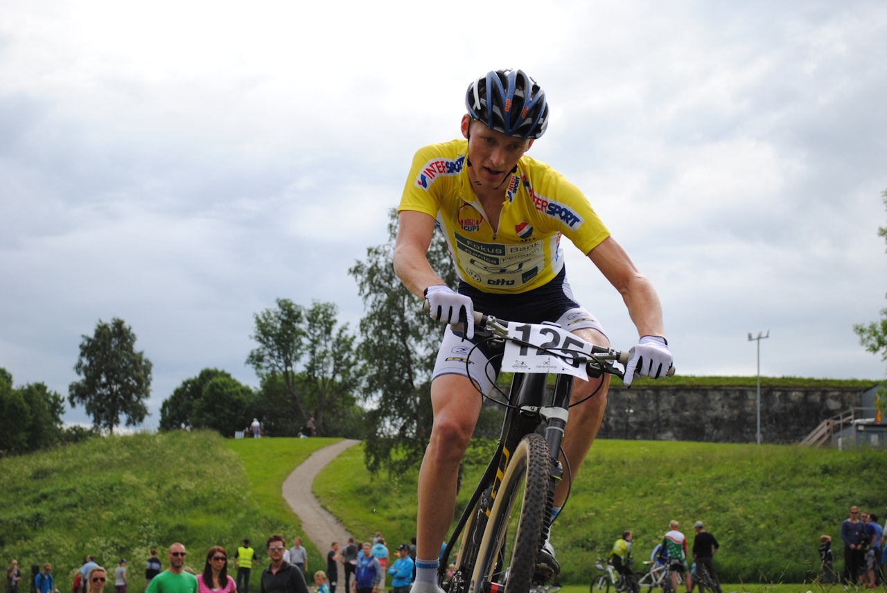 STOR MANN OG STOR SYKKEL: Ola Kjøren i superform på sin GT 29er. STOR MANN OG STOR SYKKEL: Ola Kjøren i superform på sin GT 29er.