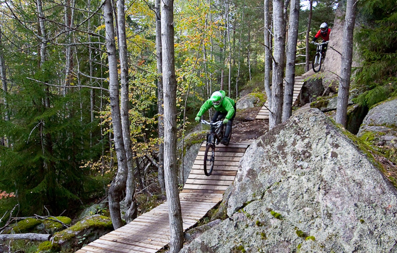 DYTTEDAGS: Roy Ripe og Torstein Heen måt dytte opp hvis de skal sykle mer 113 før snøen kommer. Foto: Simen Berg DYTTEDAGS: Roy Ripe og Torstein Heen måt dytte opp hvis de skal sykle mer 113 før snøen kommer. Foto: Simen Berg