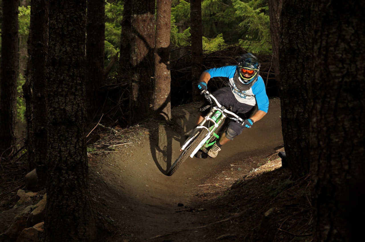 KARATEAPE: Artikkelforfatteren koser seg i Karate Monkey. KARATEAPE: Artikkelforfatteren koser seg i Karate Monkey.