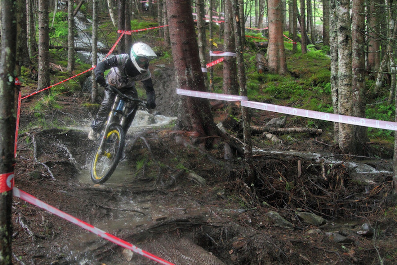 VANT: Espen Johnsen fra Bergen syklet kjappest av alle i høljregnet i Bavallen i dag. VANT: Espen Johnsen fra Bergen syklet kjappest av alle i høljregnet i Bavallen i dag.
