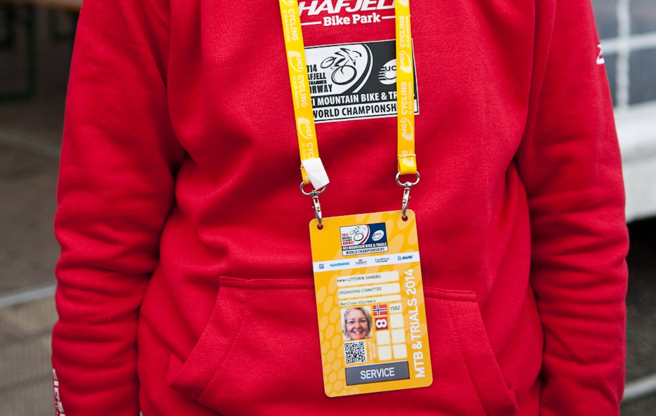 OMSORGSPERSON: Helen Littorin Sandbu er en av mange hundre frivillige som gjør VM-konkurransene i Hafjell mulige å gjennomføre. Foto: Øyvind Aas OMSORGSPERSON: Helen Littorin Sandbu er en av mange hundre frivillige som gjør VM-konkurransene i Hafjell mulige å gjennomføre. Foto: Øyvind Aas