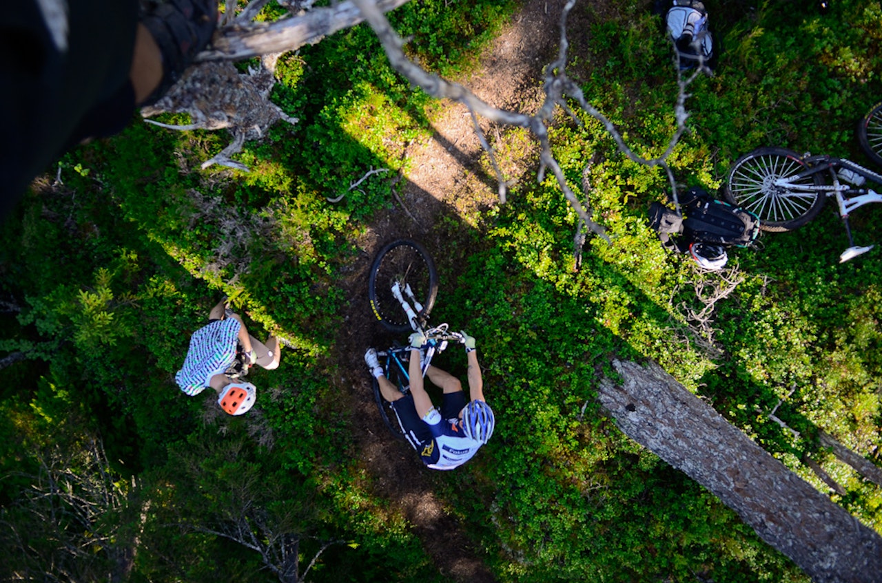PÅ JOBB: I Trondheim har Osloredaksjonen fått et tettere innblikk i hvordan hoffleverandør av fete bilder, Kristoffer Kippernes, jobber. Kristoffer til venstre, og hans bedre halvdel og bror, på sykkel. PÅ JOBB: I Trondheim har Osloredaksjonen fått et tettere innblikk i hvordan hoffleverandør av fete bilder, Kristoffer Kippernes, jobber. Kristoffer til venstre, og hans bedre halvdel og bror, på sykkel.