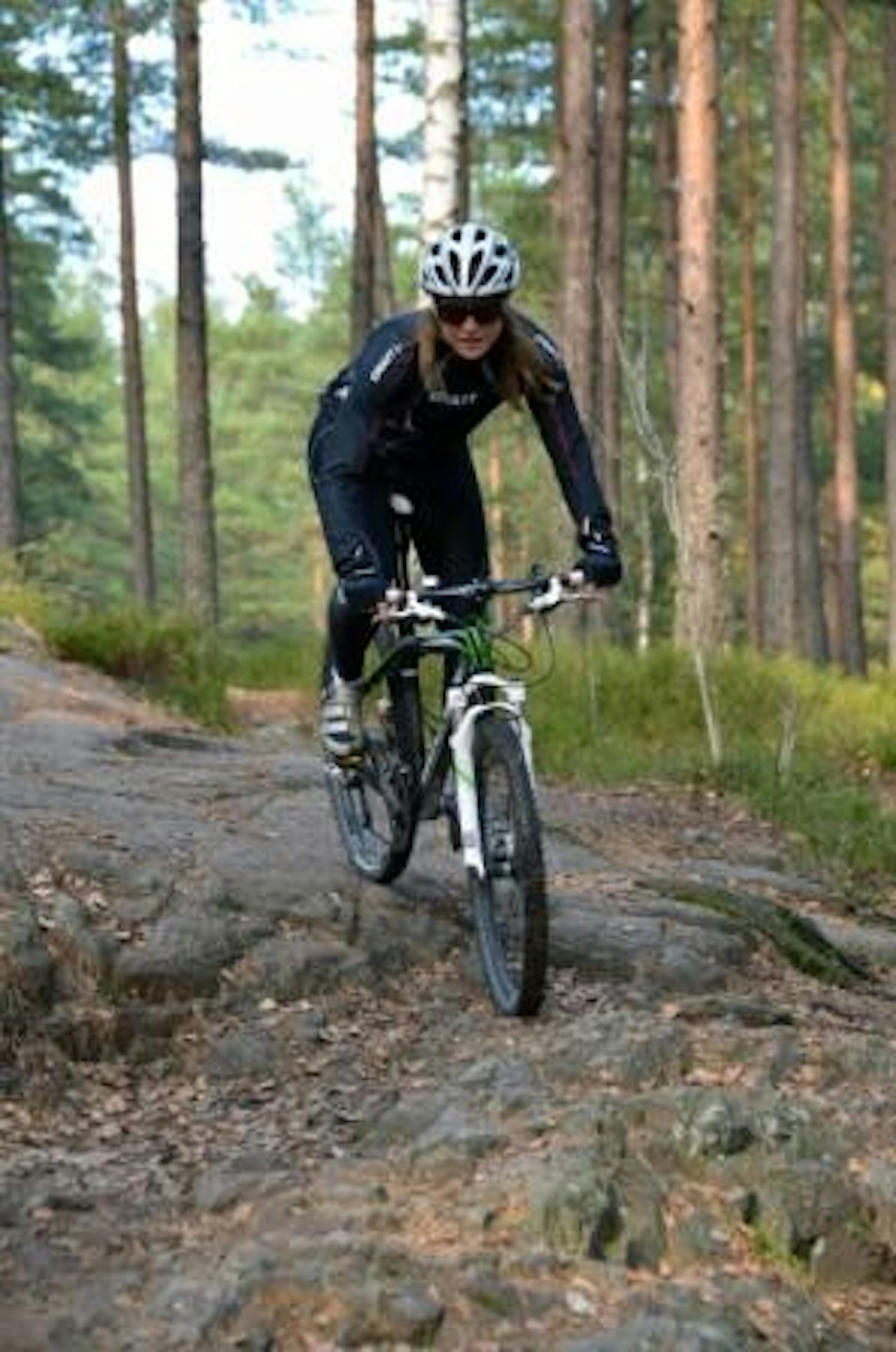 RINGEKLOKKE:Mette Habberstad i Skiforeningen understreker viktigheten av å ha ringeklokke på sykkelen sin og vise hensyn på tur i Marka. Foto: Skiforeningen RINGEKLOKKE:Mette Habberstad i Skiforeningen understreker viktigheten av å ha ringeklokke på sykkelen sin og vise hensyn på tur i Marka. Foto: Skiforeningen