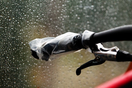 Små detajer. Greit med tørre holker på sykkelen når man skal sette utfor i finalen. Små detajer. Greit med tørre holker på sykkelen når man skal sette utfor i finalen.