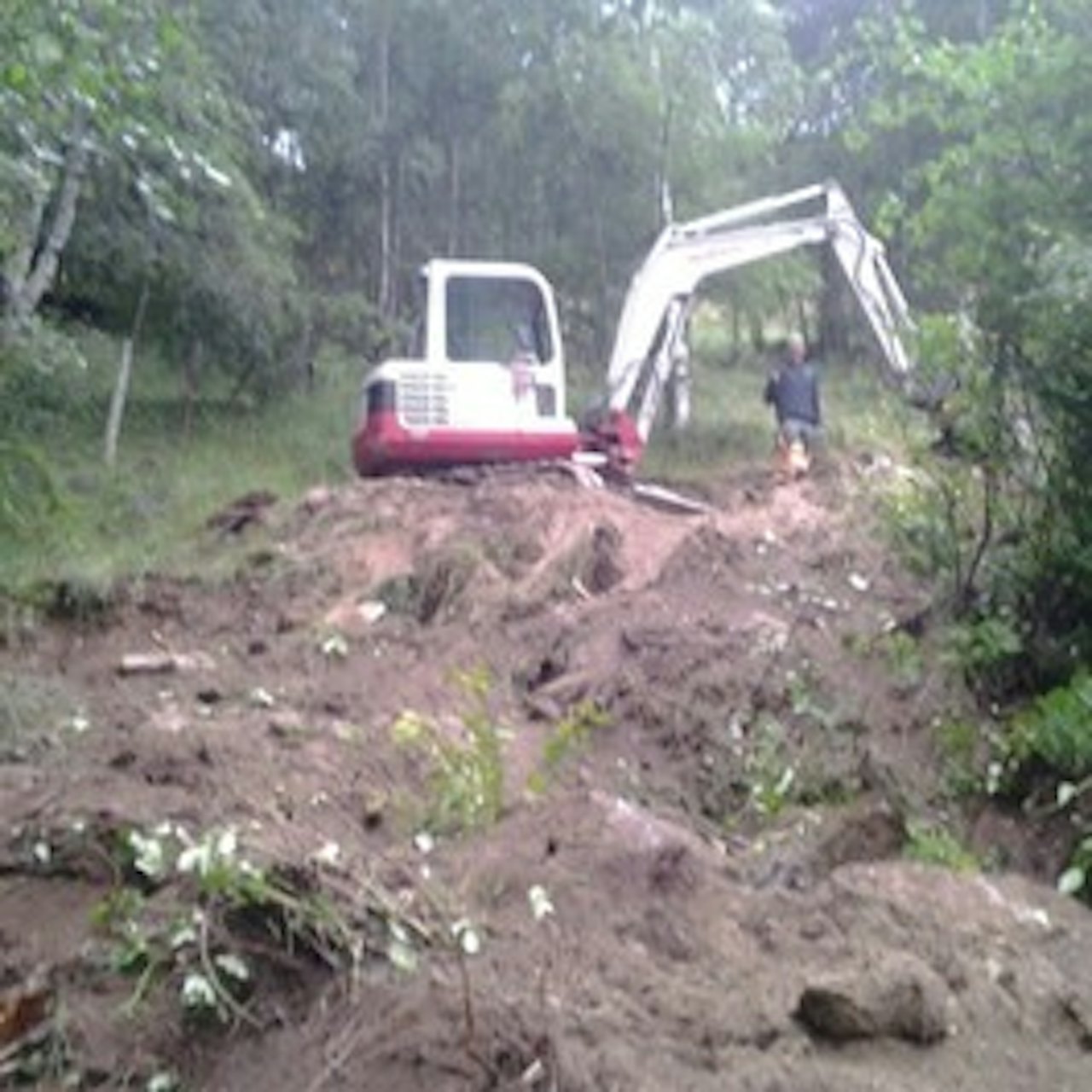 MASKINBYGD: Hans Petter Bakke har selvsagt gravd doseringer med gravemaskin hjemme på Ponderosa! MASKINBYGD: Hans Petter Bakke har selvsagt gravd doseringer med gravemaskin hjemme på Ponderosa!