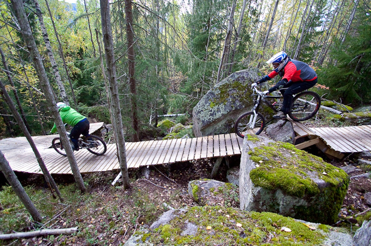 FARVEL: Roy og Torstein puster dypt før droppet som skyter deg rett inn i jordhoppet. FARVEL: Roy og Torstein puster dypt før droppet som skyter deg rett inn i jordhoppet.