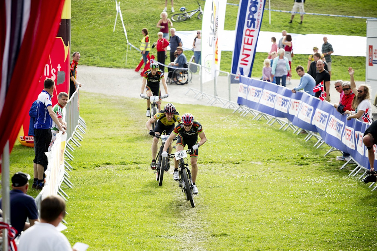 SLO ALLE:Da det ble arrangert et uoffisielt NM I sprint, var junior Eirik Sverdrup Augdal sterkest av alle. SLO ALLE:Da det ble arrangert et uoffisielt NM I sprint, var junior Eirik Sverdrup Augdal sterkest av alle.