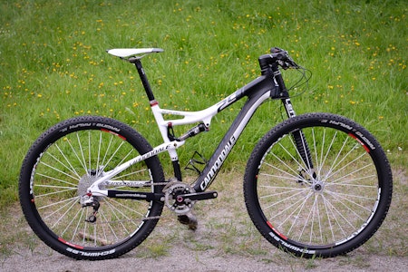 VAKKER VIDEREFØRING: Cannondale Scalpel 29 Carbon 1 ligner ikke veldig mye på opphavet. Vi synes det er en pen videreføring. VAKKER VIDEREFØRING: Cannondale Scalpel 29 Carbon 1 ligner ikke veldig mye på opphavet. Vi synes det er en pen videreføring.