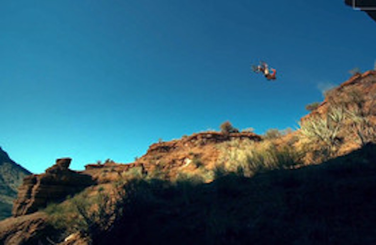 VANVITTIGE GREIER: Hvis traileren holder hva den lover, så kommer Where the Trail Ends til å bli historiens feteste sykkelfilm! VANVITTIGE GREIER: Hvis traileren holder hva den lover, så kommer Where the Trail Ends til å bli historiens feteste sykkelfilm!