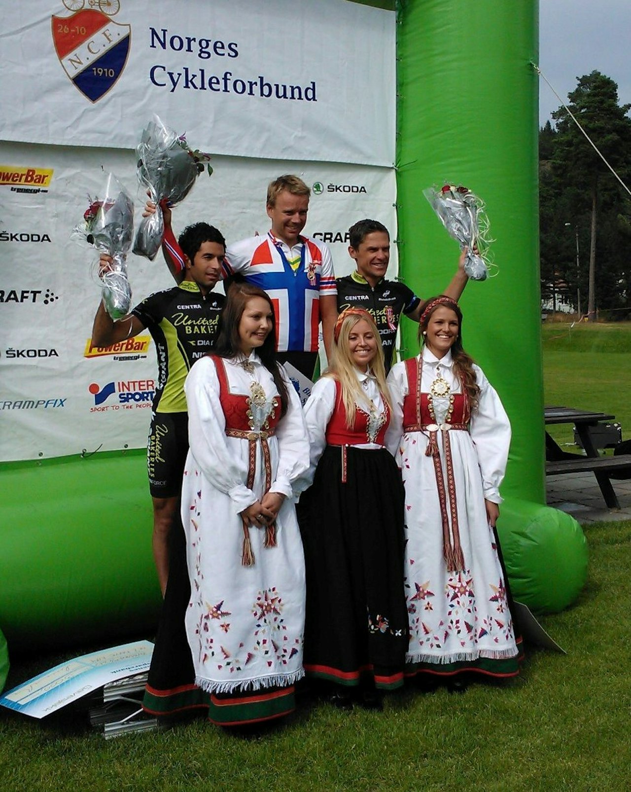 USLÅELIG:Etter å ha tatt sin tredje strake NM-seier, kan det virke som om Lars Ragnar Manengen er uslåelig. Håkon Austad og Rune Høydahl ble henholdsvis nummer to og tre. USLÅELIG:Etter å ha tatt sin tredje strake NM-seier, kan det virke som om Lars Ragnar Manengen er uslåelig. Håkon Austad og Rune Høydahl ble henholdsvis nummer to og tre.