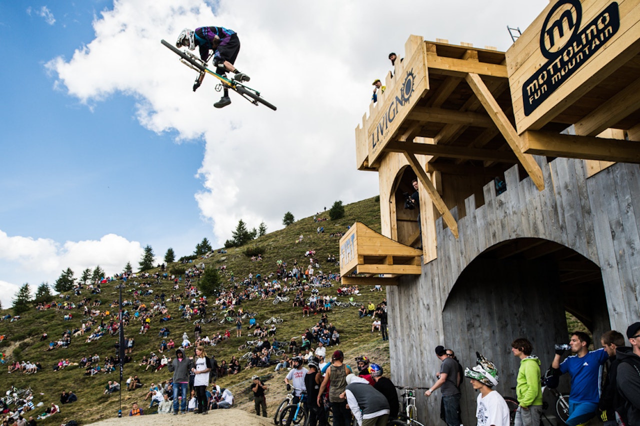 STORE BYGG: Nine Nights-konkurransen i Livigno bød på store hopp og spektakulære omgivelser. STORE BYGG: Nine Nights-konkurransen i Livigno bød på store hopp og spektakulære omgivelser.