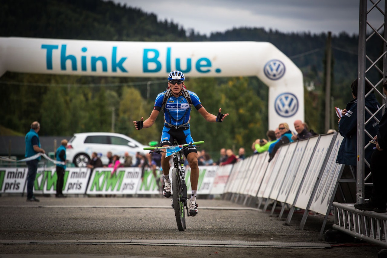 OPPGITT: Frederik Willmann vant mennenes eliteklasse i Birkebeinerrittet 2014, men slo oppgitt ut med hendene (foto: Snorre Veggan) birken birkebeinerrittet