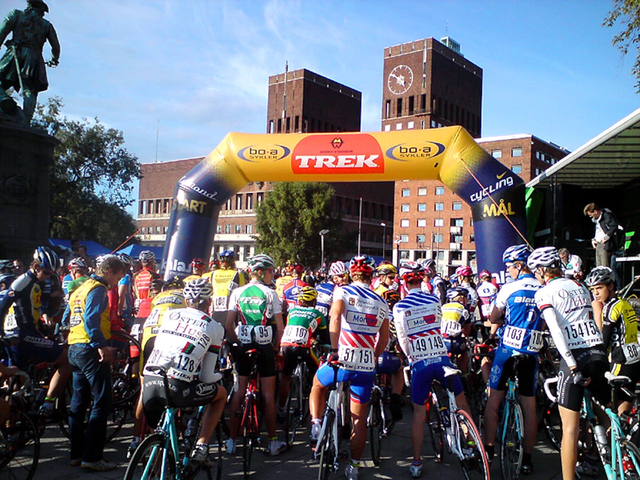 RÅDHUSPLASSEN: Fra fjorårets gateritt. MMS-foto: Simen Berg RÅDHUSPLASSEN: Fra fjorårets gateritt. MMS-foto: Simen Berg