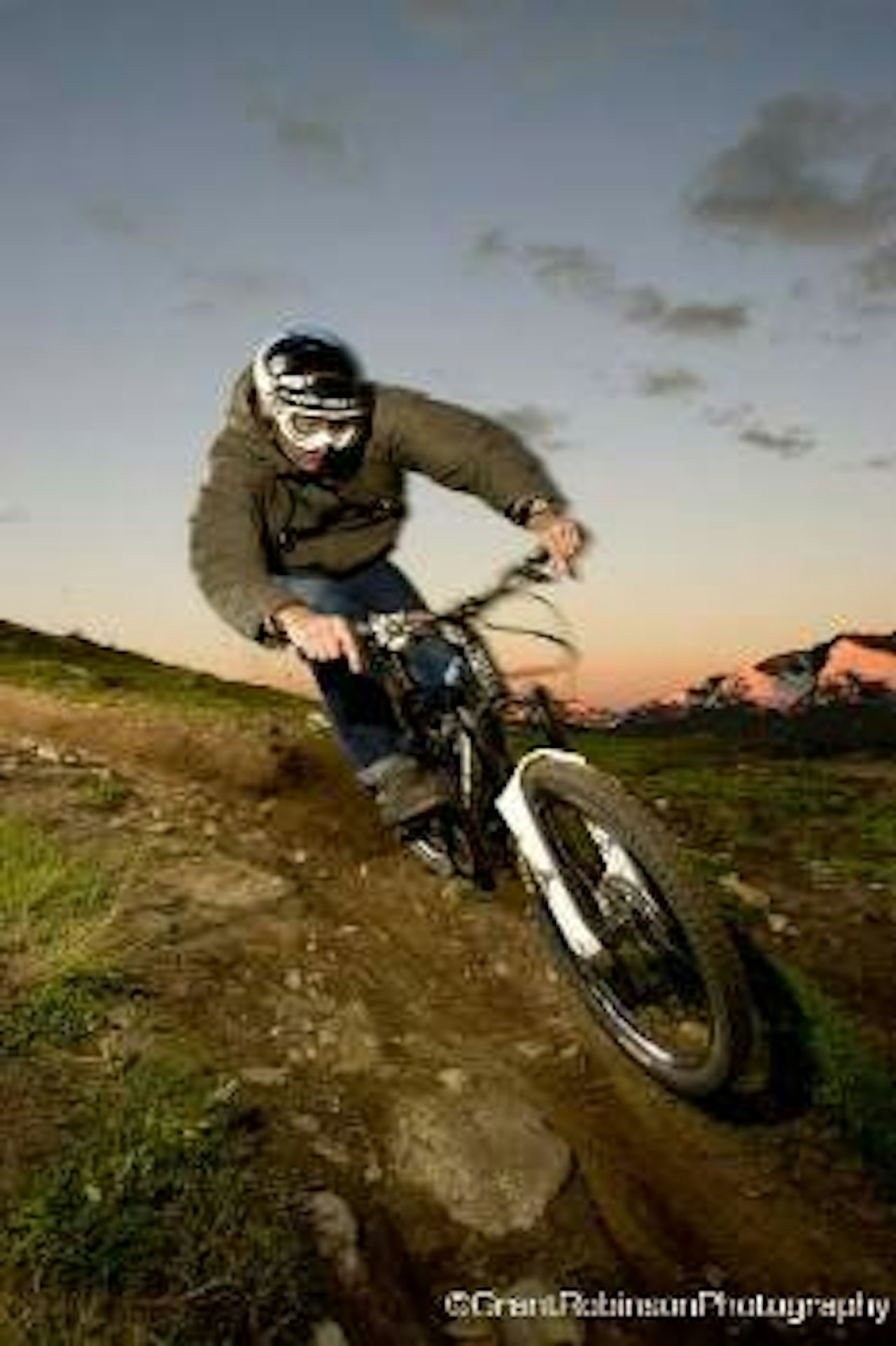 FERDIGSTILT:Etter 600 dugnadstimer, er en ny sykkelløype i Narvikfjellet ferdig. Foto: narvikfjellet.no FERDIGSTILT:Etter 600 dugnadstimer, er en ny sykkelløype i Narvikfjellet ferdig. Foto: narvikfjellet.no