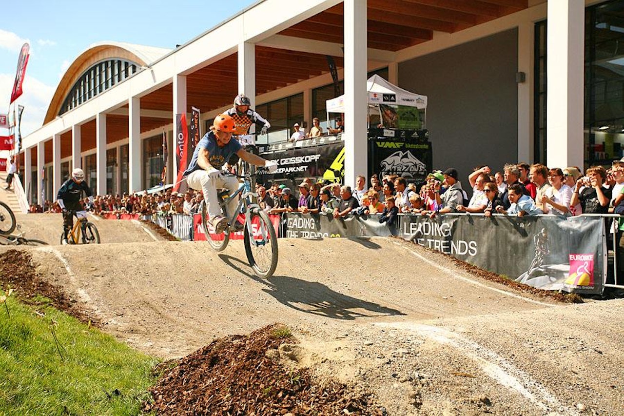 PUCKELPISTARE: Söderström skaffet seg forsprang på kamelpuklene i starten. Foto: Lars Scharl PUCKELPISTARE: Söderström skaffet seg forsprang på kamelpuklene i starten. Foto: Lars Scharl