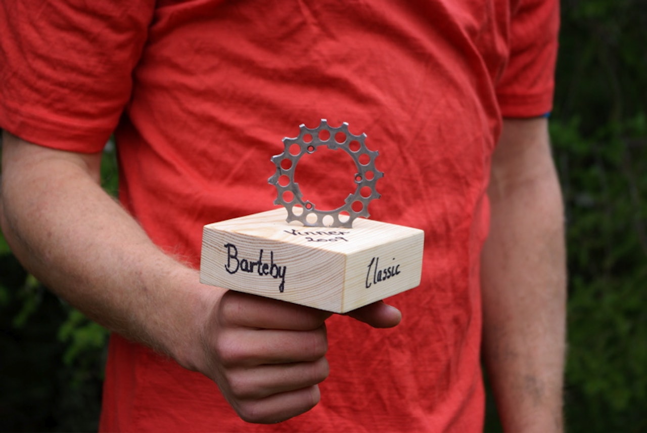 Trofé: Rittarrangør Bjarte sparte ikke på noe under Barteby Classic. Foto: Øyvind Myraunet. Trofé: Rittarrangør Bjarte sparte ikke på noe under Barteby Classic. Foto: Øyvind Myraunet.