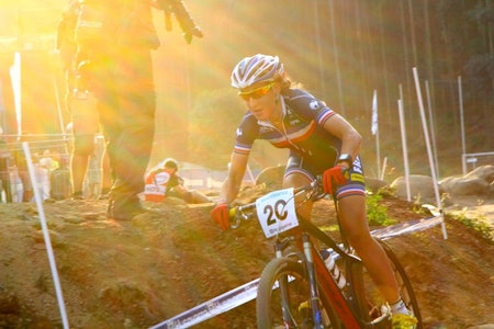 GULL. Julie Bresset viste at hun har kommet tilbake etter skaden tidligere i sesongen, og den franske jenta forsvarte regnbuetrøyen. Foto: Juliebresset.fr GULL. Julie Bresset viste at hun har kommet tilbake etter skaden tidligere i sesongen, og den franske jenta forsvarte regnbuetrøyen. Foto: Juliebresset.fr