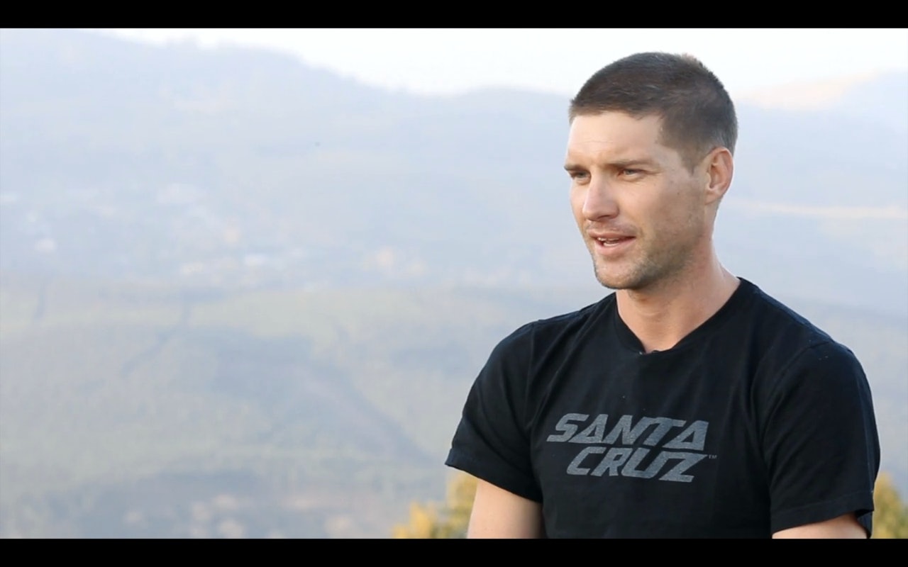 FOLKEHELT: Greg Minnaar har Sør Afrikas folk på skuldrene. Spesielt etter at landets andre terrengsykkelstjerne Burry Stander døde i vinter. FOLKEHELT: Greg Minnaar har Sør Afrikas folk på skuldrene. Spesielt etter at landets andre terrengsykkelstjerne Burry Stander døde i vinter.