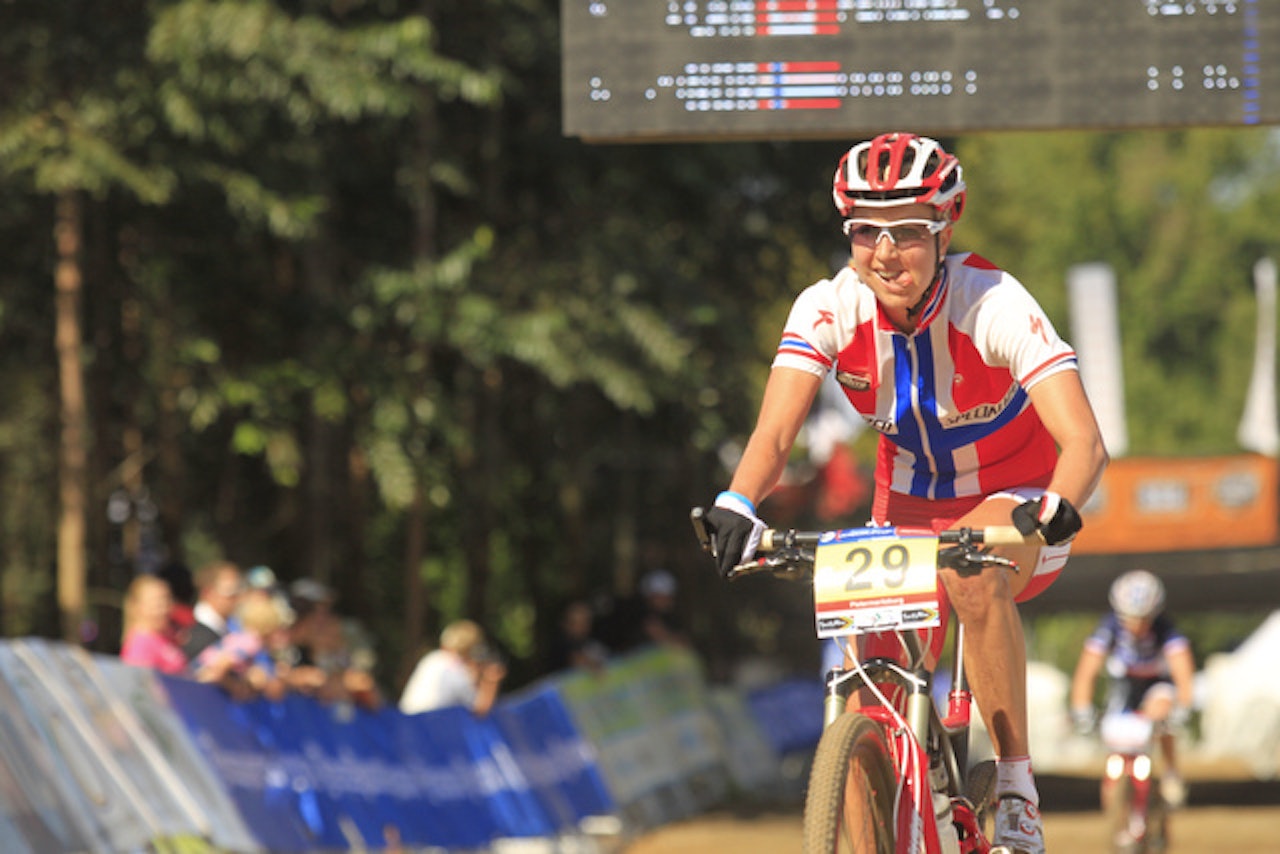 TUNGA RETT I MUNN: Et bilde sier mer enn tusen ord. Lene byberg kom i mål som nummer fem, og gliste med tunga over målstreken. TUNGA RETT I MUNN: Et bilde sier mer enn tusen ord. Lene byberg kom i mål som nummer fem, og gliste med tunga over målstreken.