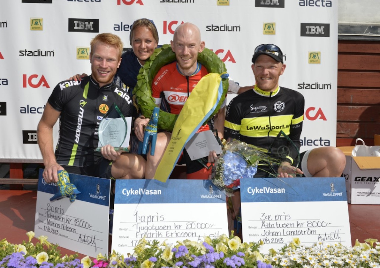 SVENSK DOMINANS: Svenskene sikret seg de åtte første plassene i CykelVasan. Fredrik Ericsson vant foran Mattias Nilsson og Johan Landström. Foto: Vasaloppet SVENSK DOMINANS: Svenskene sikret seg de åtte første plassene i CykelVasan. Fredrik Ericsson vant foran Mattias Nilsson og Johan Landström. Foto: Vasaloppet