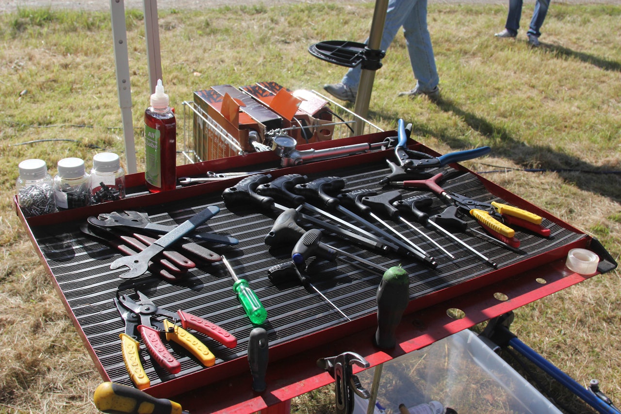 FINGERNEM? Birken søker mekanikere som kan bidra på servicestasjonene under FredagsBirken Sykkel 29. august og Birkebeinerrittet 30. august. Foto: Ingeborg Scheve birken birkebeinerrittet