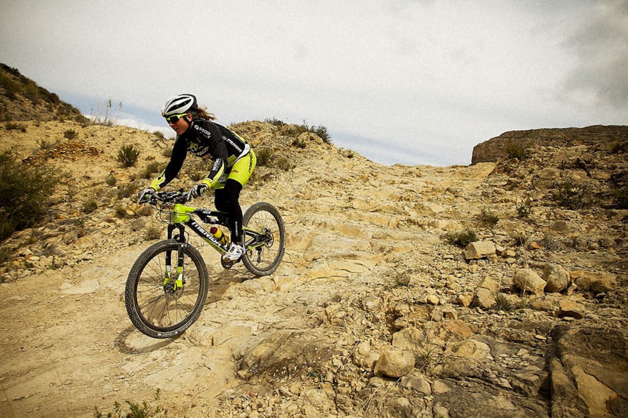 Vintertrening: Elisabeth har hatt mange timer på sykkelen i løpet av vintersesongen, både i og utenfor terrenget. Vintertrening: Elisabeth har hatt mange timer på sykkelen i løpet av vintersesongen, både i og utenfor terrenget.