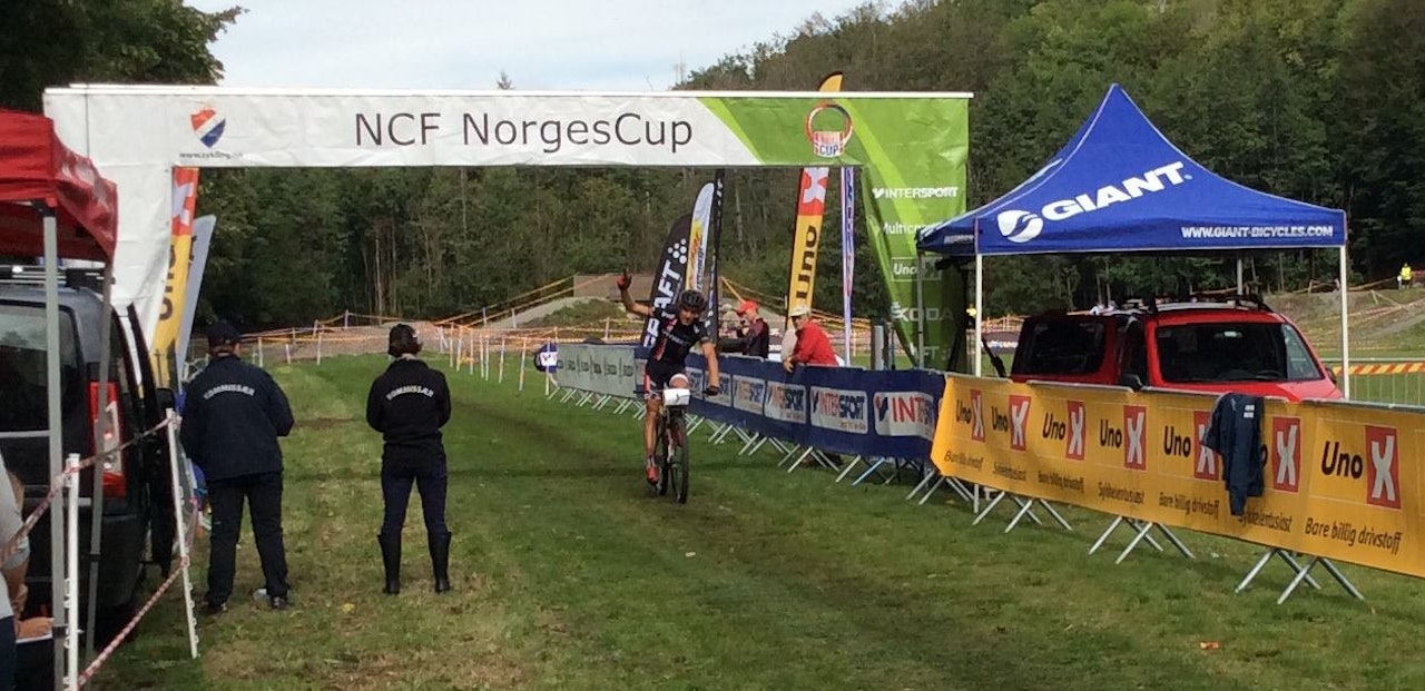ENSOM MAJESTET: Matthias Wengelin (Sverige) vant søndagens Norgescup rundbane med halvannet minutt, mens Ola Kjøren ble beste norske på fjerdeplass. Foto: Arrangøren ENSOM MAJESTET: Matthias Wengelin (Sverige) vant søndagens Norgescup rundbane med halvannet minutt, mens Ola Kjøren ble beste norske på fjerdeplass. Foto: Arrangøren