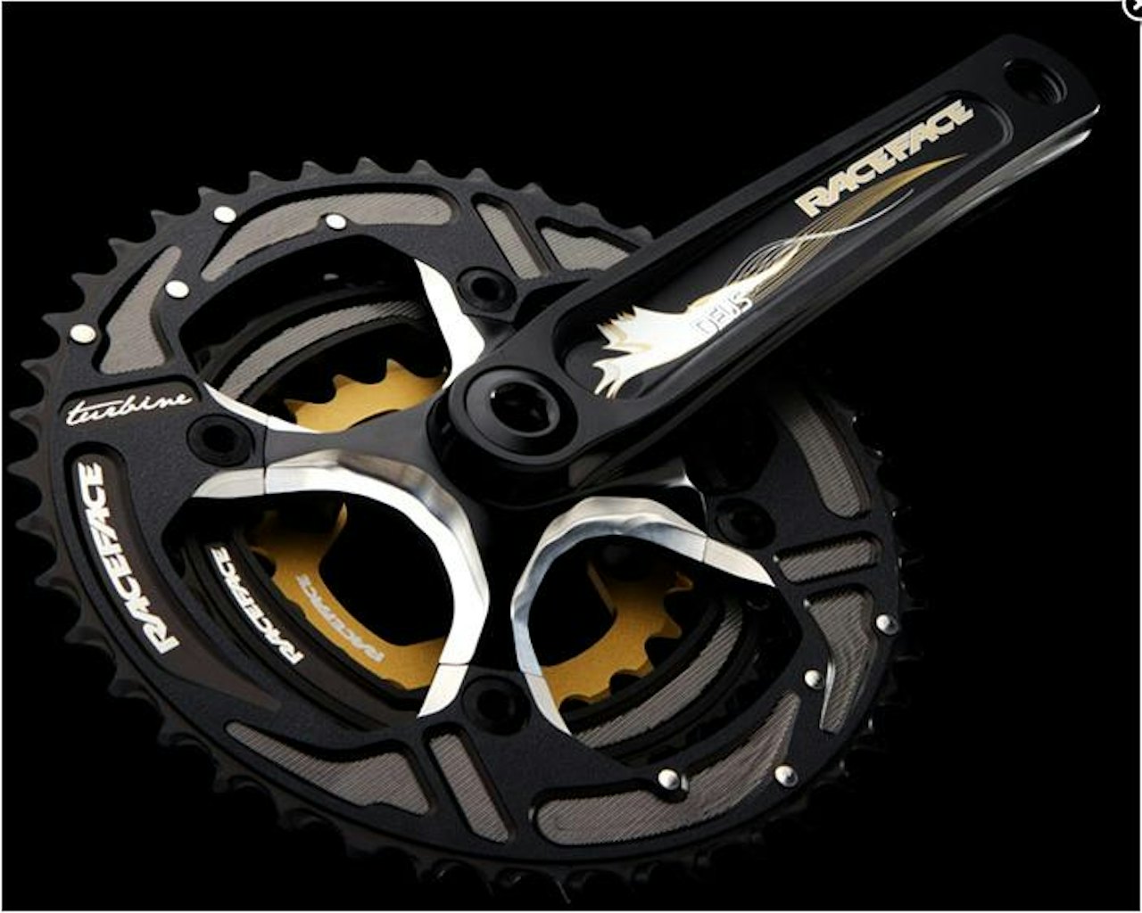 KRANK: Det var krankene som gjøre Race Face store på nittitallet. Her er siste generasjon av den lette alu-kranken Deus. KRANK: Det var krankene som gjøre Race Face store på nittitallet. Her er siste generasjon av den lette alu-kranken Deus.