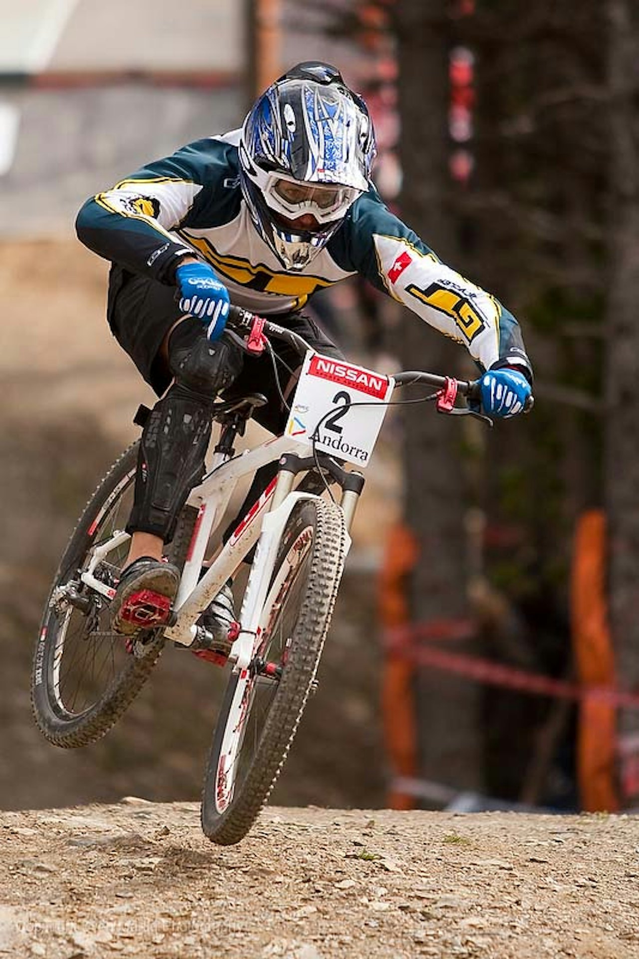 UTE AV DANSEN: Roger Rinderknecht var en heit medaljekandidat foran høstens VM. Et armbrudd har satt en effktiv stopper for sveitseren. Her avbildet under verdenscuprittet i Andorra. Foto: Sven Martin. UTE AV DANSEN: Roger Rinderknecht var en heit medaljekandidat foran høstens VM. Et armbrudd har satt en effktiv stopper for sveitseren. Her avbildet under verdenscuprittet i Andorra. Foto: Sven Martin.