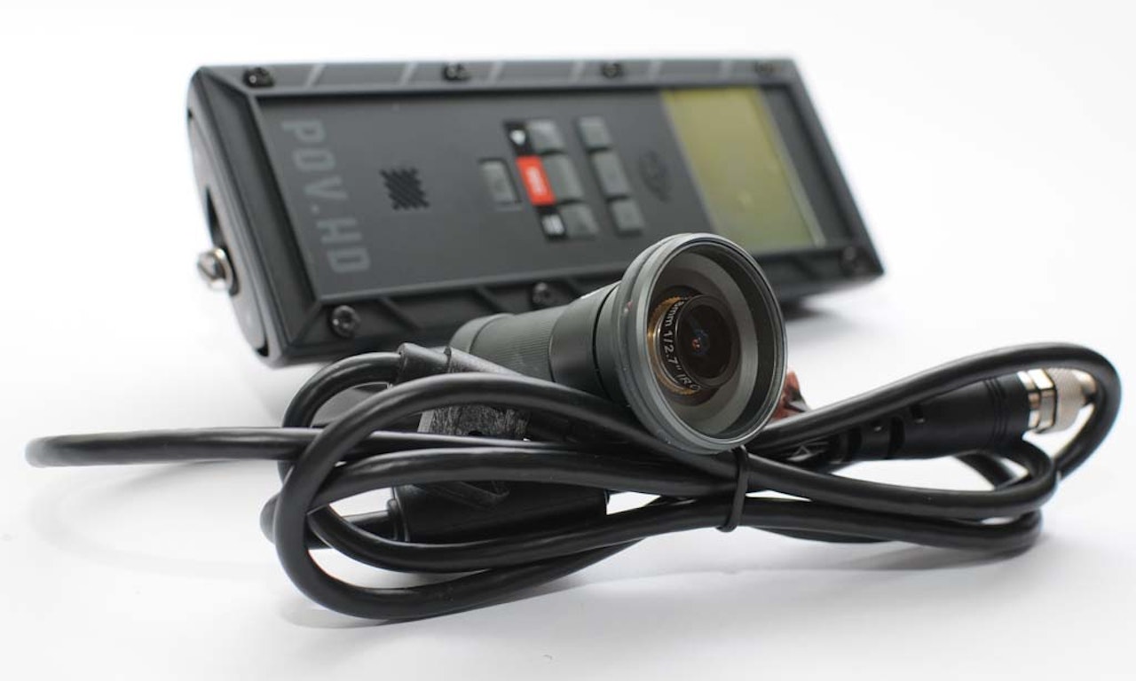 Separat linse og opptaksenhet. Linsen gir hele 142 graders synsvinkel Separat linse og opptaksenhet. Linsen gir hele 142 graders synsvinkel