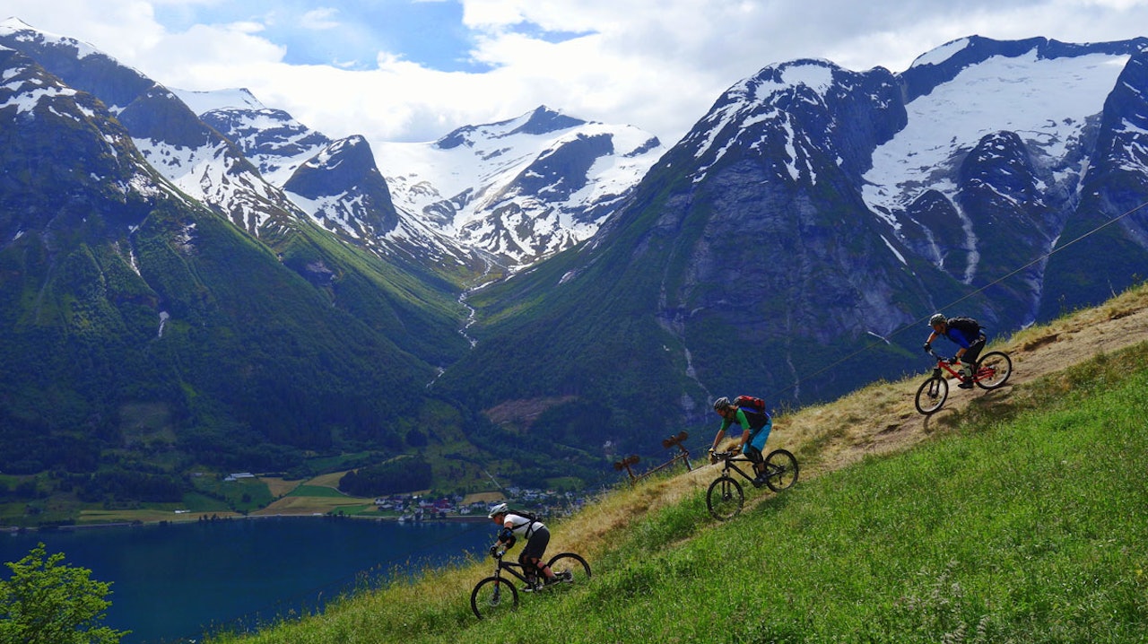 POSTKORT: Omgivelsene rundt Stryn kan få enhver turist til å sikle. (foto: Tommy Aslaksen) POSTKORT: Omgivelsene rundt Stryn kan få enhver turist til å sikle. (foto: Tommy Aslaksen)