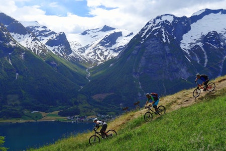 POSTKORT: Omgivelsene rundt Stryn kan få enhver turist til å sikle. (foto: Tommy Aslaksen) POSTKORT: Omgivelsene rundt Stryn kan få enhver turist til å sikle. (foto: Tommy Aslaksen)