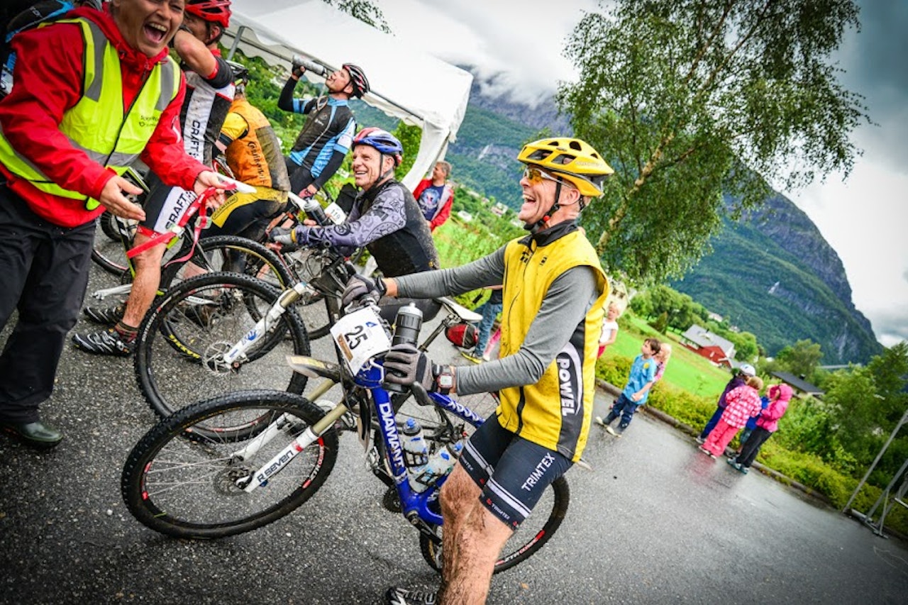 GOD STEMNING: Regn og atter regn la ingen demper på den gode stemningen under årets Postvegritt. Alle foto: Postvegrittet GOD STEMNING: Regn og atter regn la ingen demper på den gode stemningen under årets Postvegritt. Alle foto: Postvegrittet