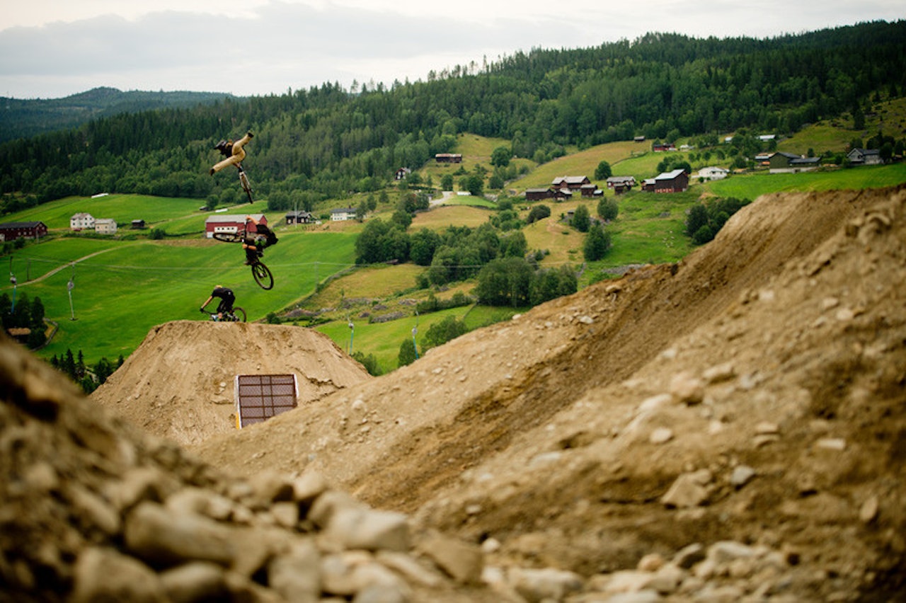 HØKKFEST DEFINERT: «Makken» Haugen (øverst) har hatt ei fet helg i Ål. For å si det forsiktig. HØKKFEST DEFINERT: «Makken» Haugen (øverst) har hatt ei fet helg i Ål. For å si det forsiktig.