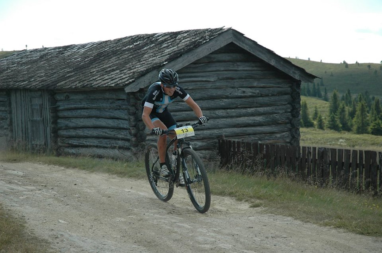 TRIVES PÅ TOPPEN: Carl Fredrik Hagen tok sin andre strake norgescupseier denne sesongen. Dermed overtok han ledelsen i norgescupen. Foto: Furusjøen rundt. TRIVES PÅ TOPPEN: Carl Fredrik Hagen tok sin andre strake norgescupseier denne sesongen. Dermed overtok han ledelsen i norgescupen. Foto: Furusjøen rundt.